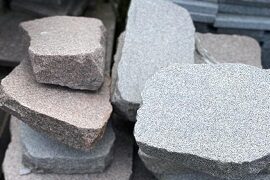 Płyty granitowe poligonalne, oflisy płomieniowane