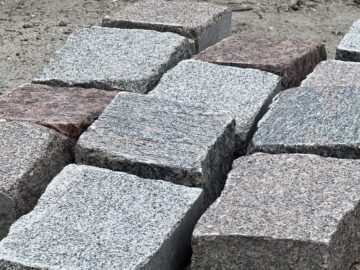Kostka granitowa cięta i płomieniowana 15/17 grubość 5-8cm
